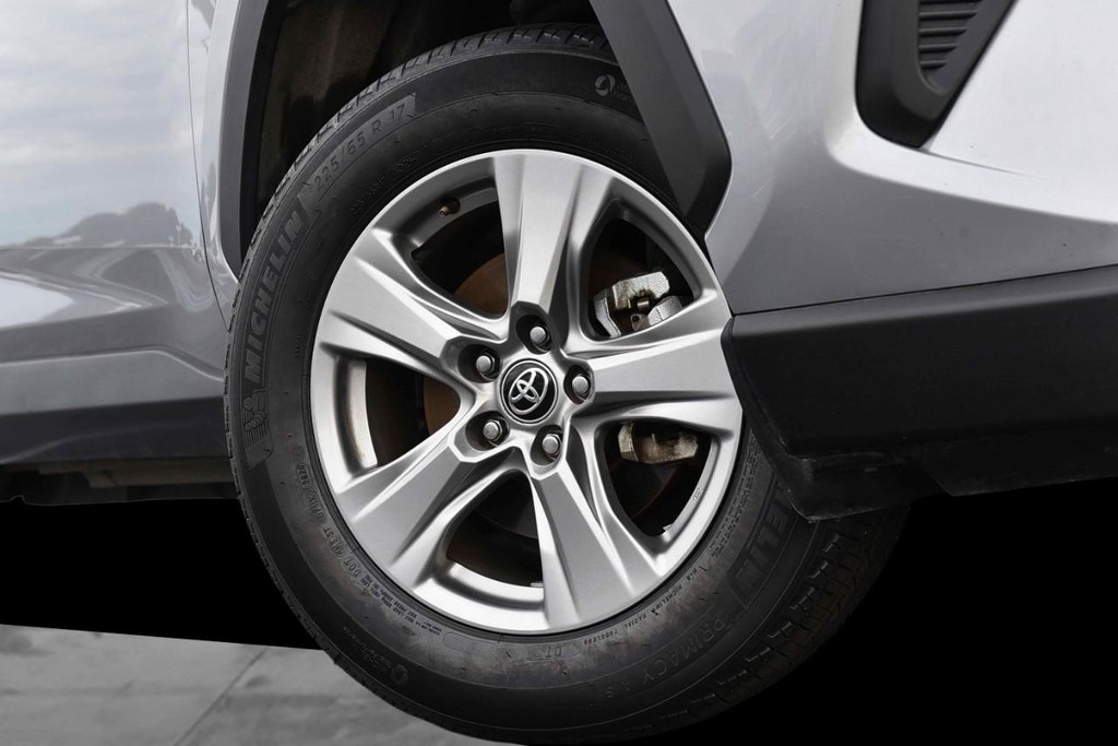 Toyota RAV4 Vehicle Image 03