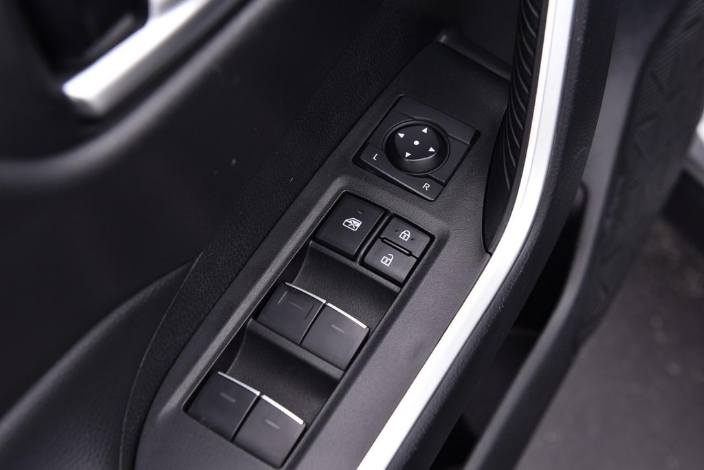 Toyota RAV4 Vehicle Image 08