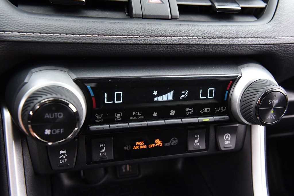 Toyota RAV4 Vehicle Image 14