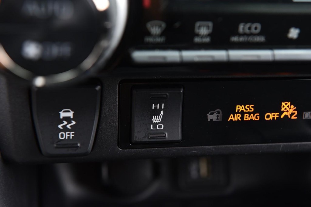 Toyota RAV4 Vehicle Image 15