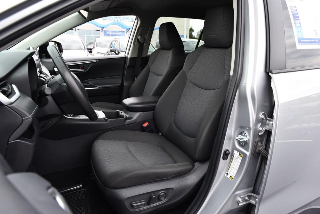Toyota RAV4 Vehicle Image 18