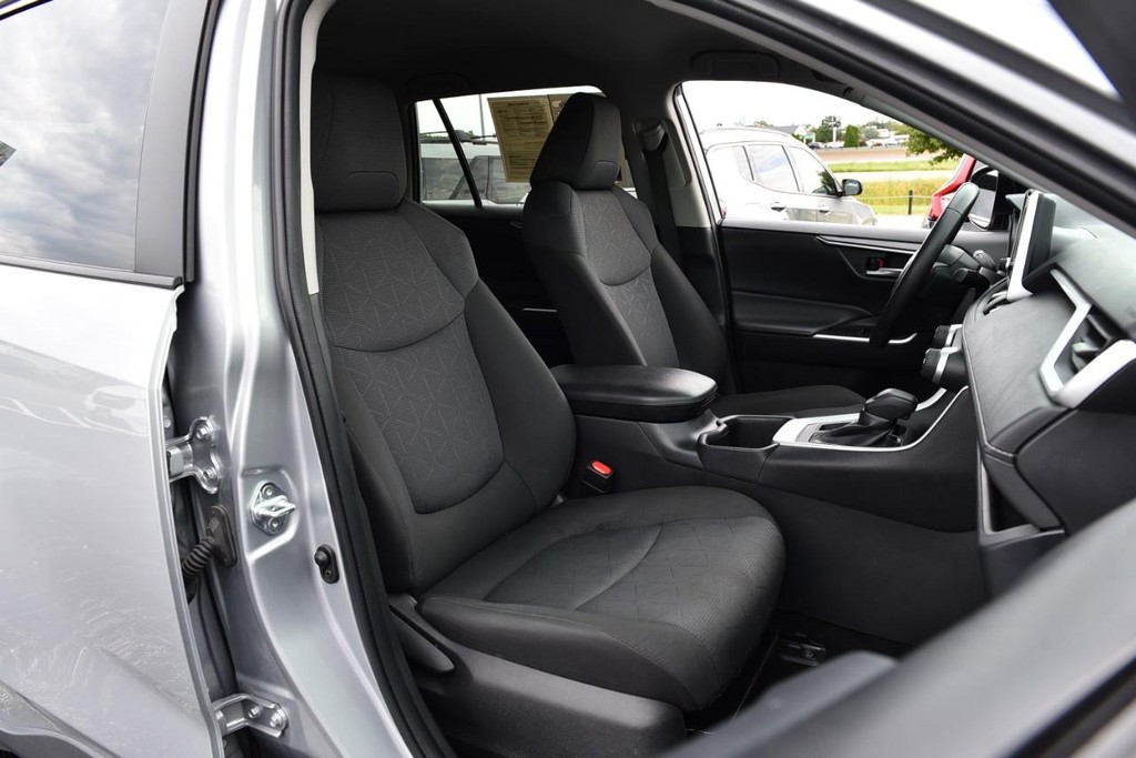 Toyota RAV4 Vehicle Image 19