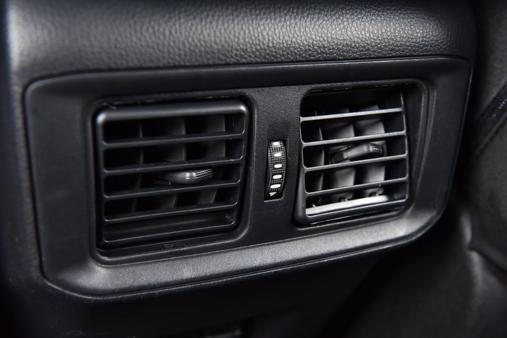 Toyota RAV4 Vehicle Image 21