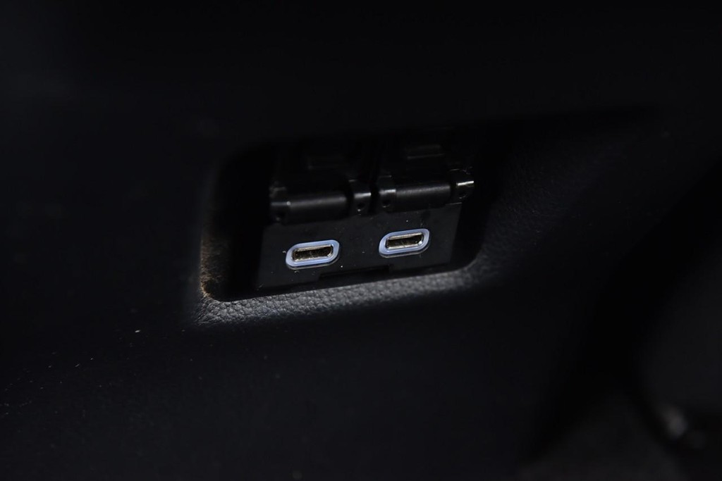 Toyota RAV4 Vehicle Image 22