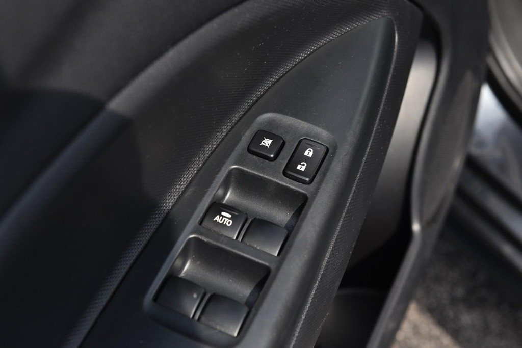 Mitsubishi Mirage Vehicle Image 08