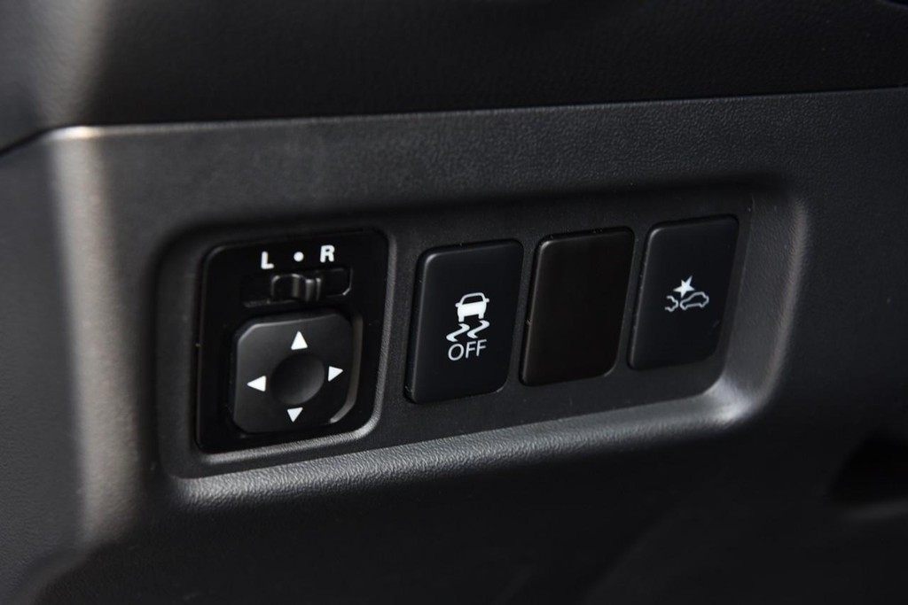 Mitsubishi Mirage Vehicle Image 09