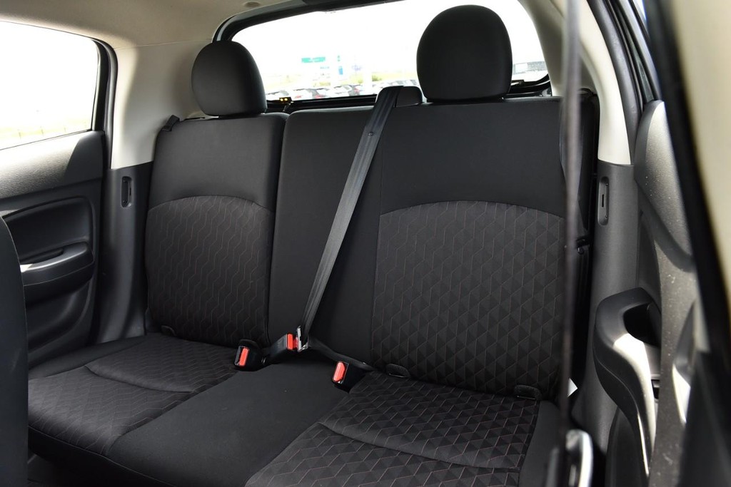 Mitsubishi Mirage Vehicle Image 17