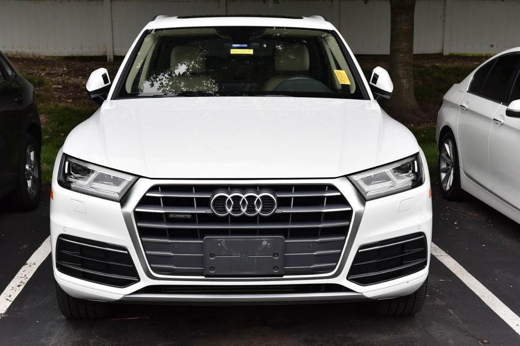 Audi Q5 Vehicle Full-screen Gallery Image 3
