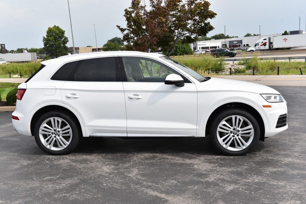 Audi Q5 Vehicle Full-screen Gallery Image 05