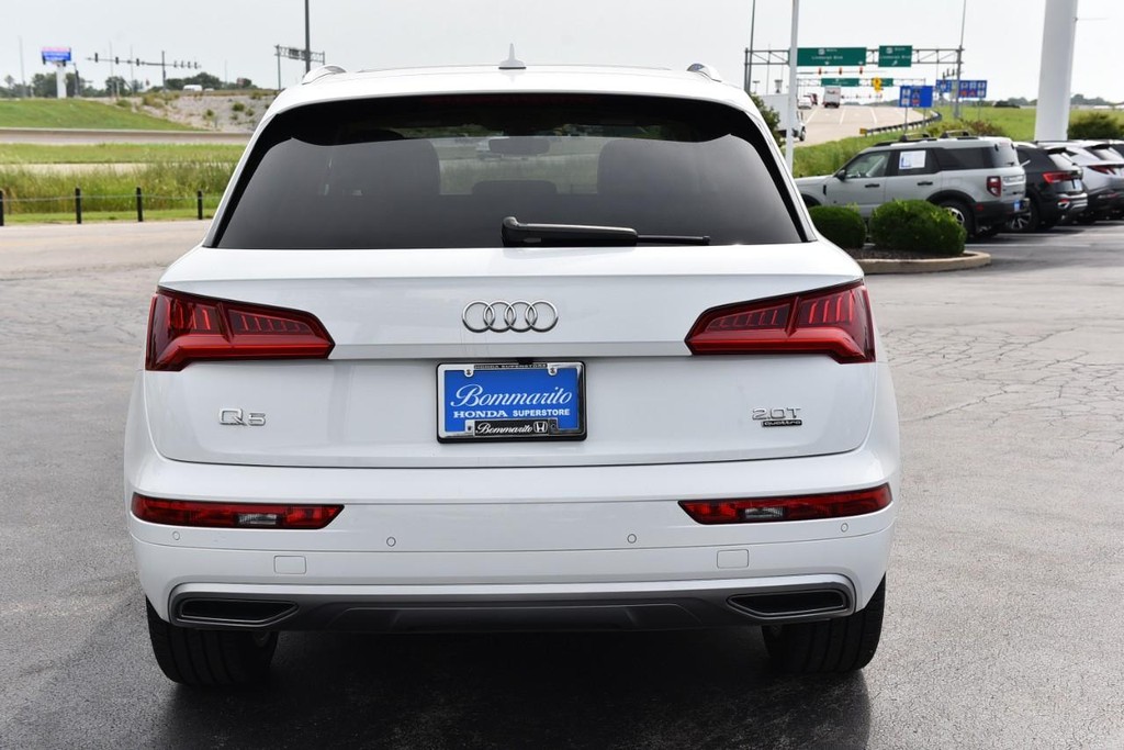 Audi Q5 Vehicle Full-screen Gallery Image 06