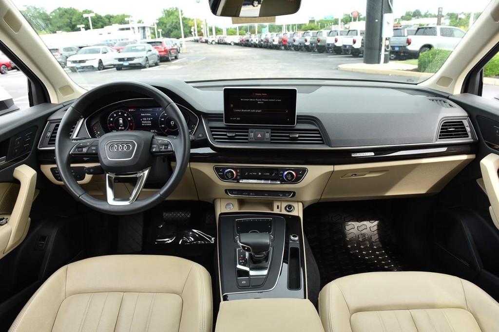 Audi Q5 Vehicle Full-screen Gallery Image 07