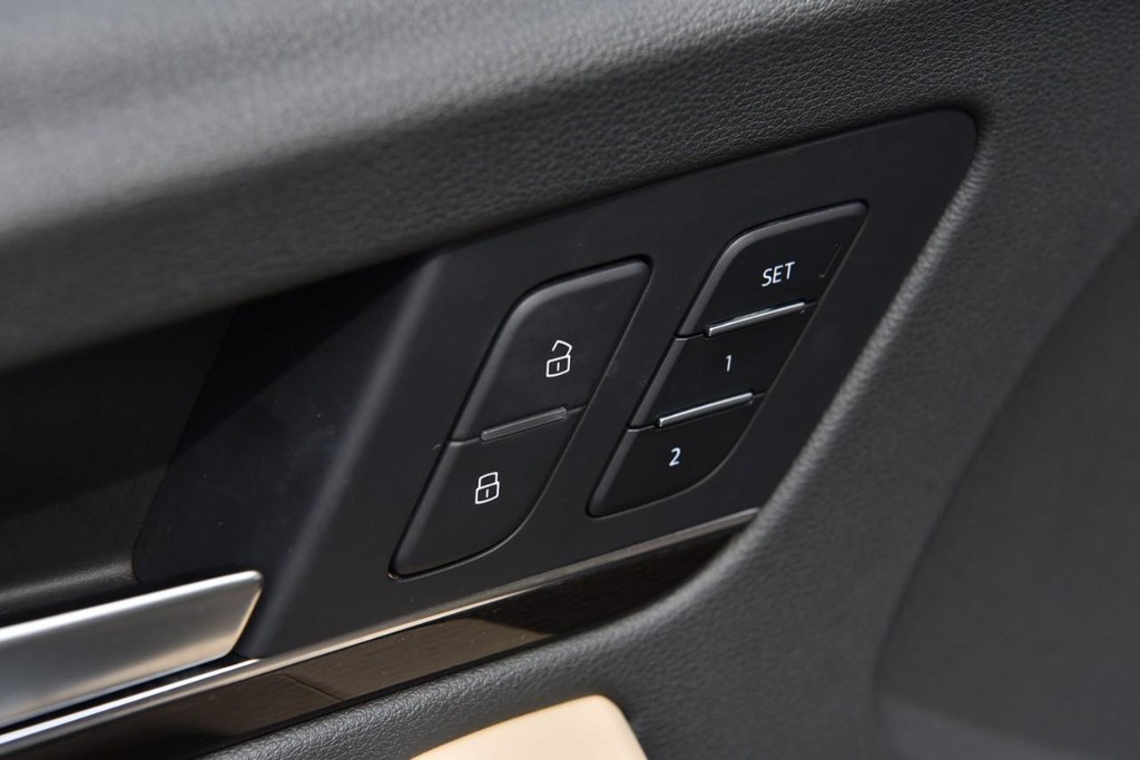 Audi Q5 Vehicle Full-screen Gallery Image 10