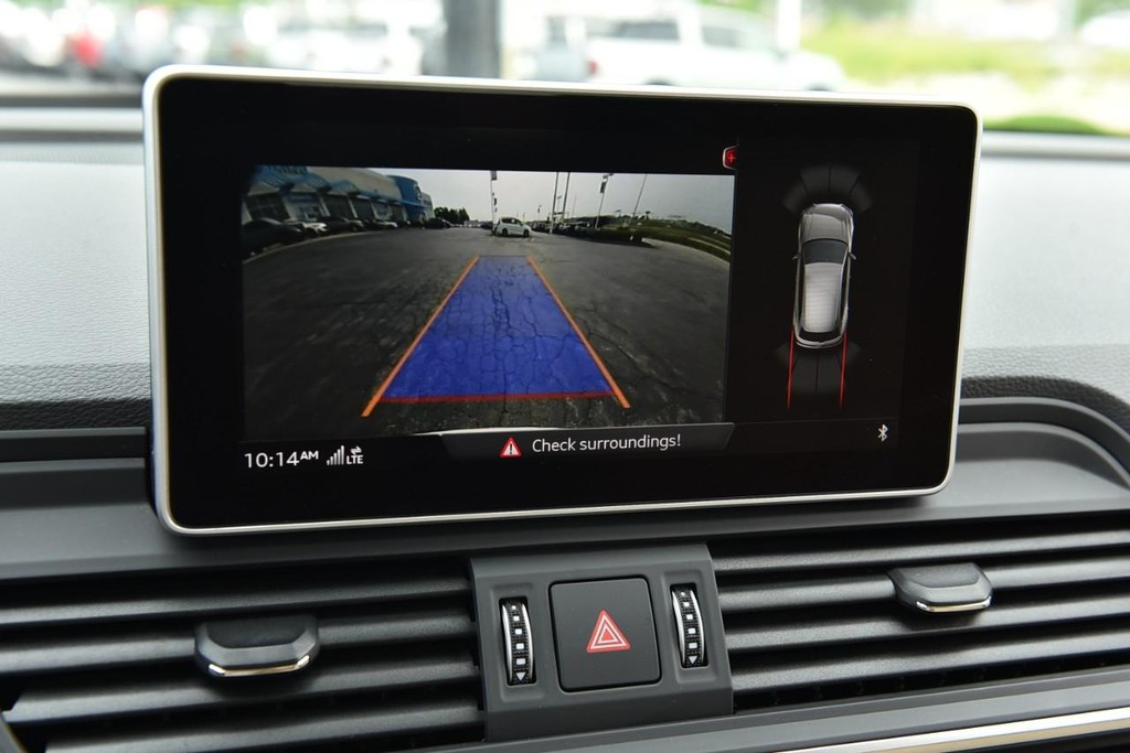 Audi Q5 Vehicle Full-screen Gallery Image 14