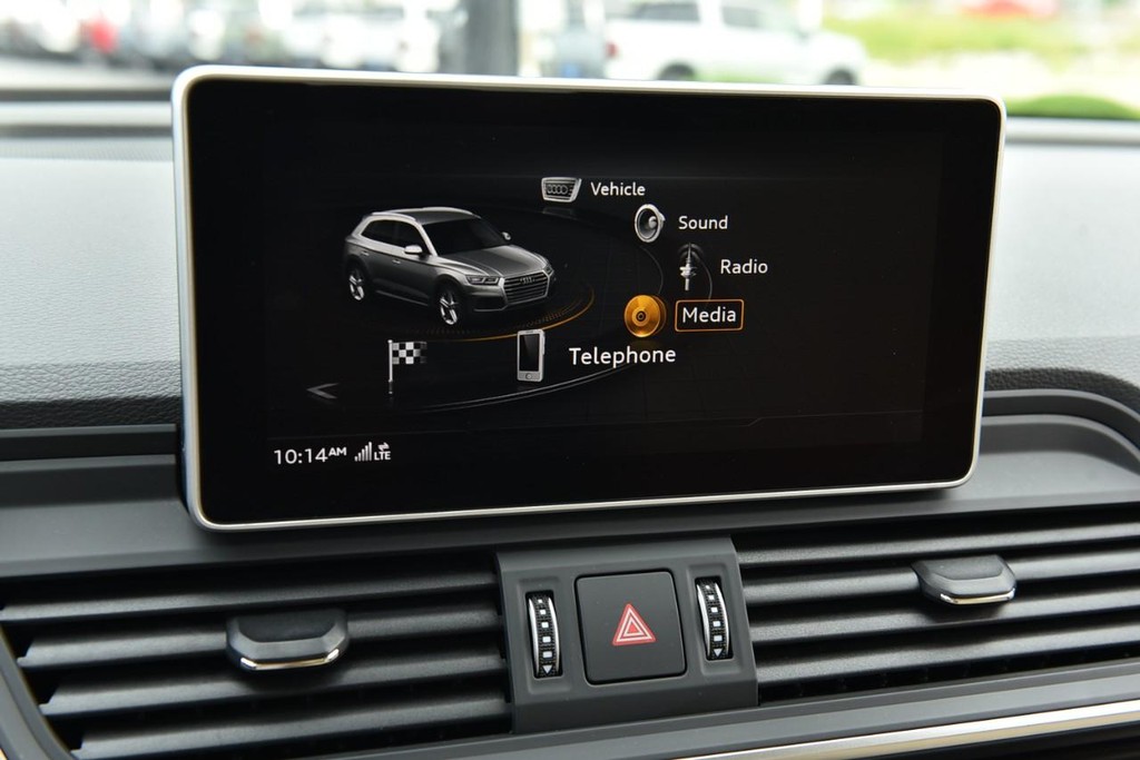 Audi Q5 Vehicle Full-screen Gallery Image 15