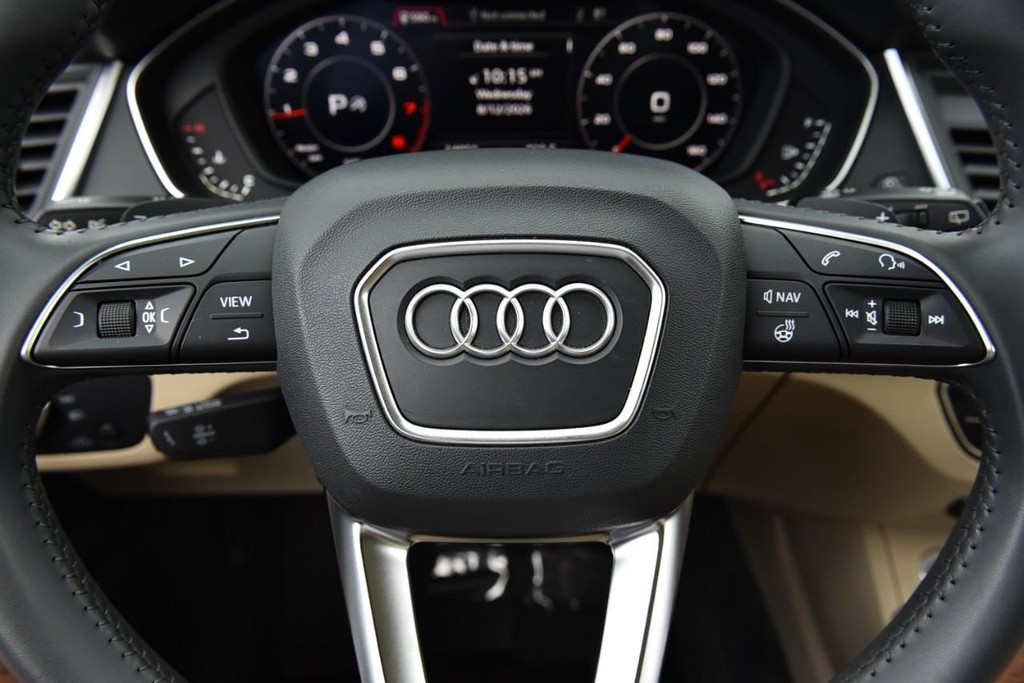 Audi Q5 Vehicle Full-screen Gallery Image 19
