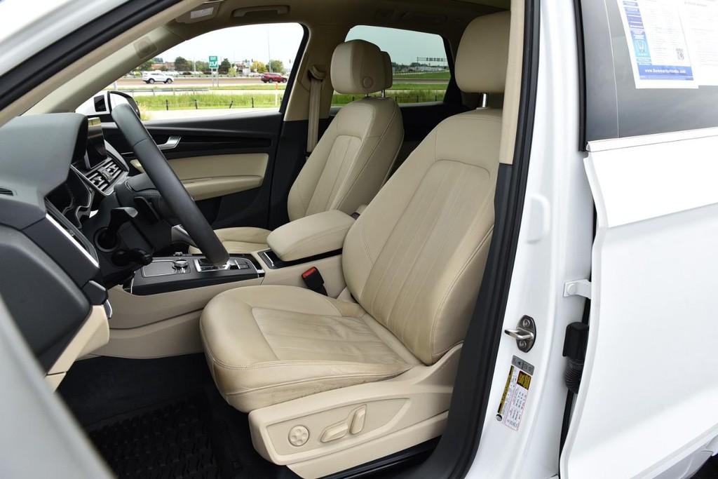Audi Q5 Vehicle Full-screen Gallery Image 20