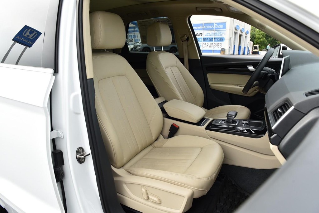 Audi Q5 Vehicle Full-screen Gallery Image 21