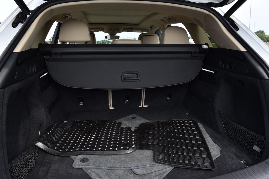 Audi Q5 Vehicle Full-screen Gallery Image 25