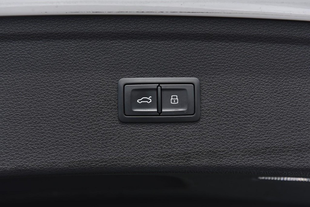 Audi Q5 Vehicle Full-screen Gallery Image 26