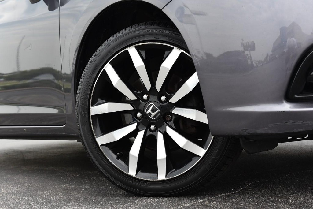 Honda Civic Sedan Vehicle Image 03
