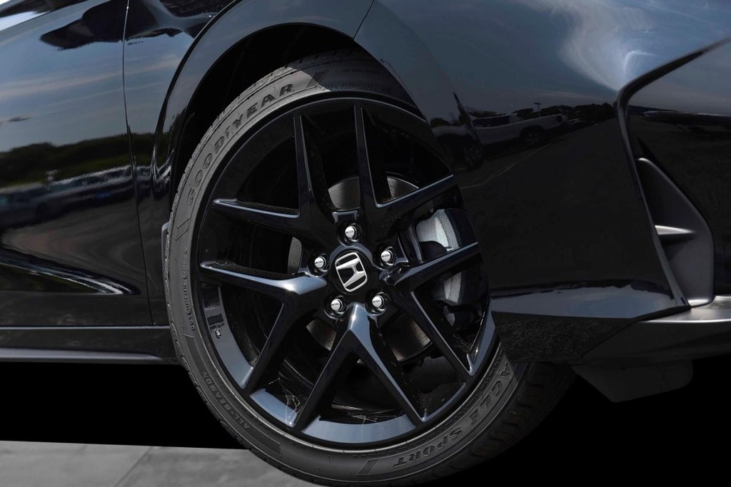Honda Civic Hatchback Vehicle Image 03