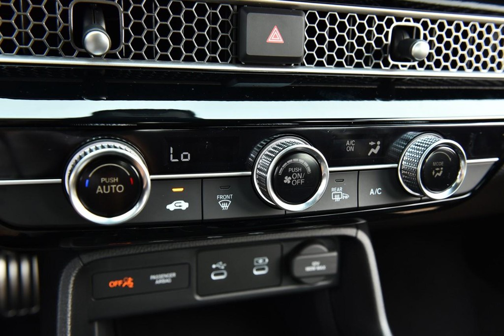 Honda Civic Hatchback Vehicle Image 15