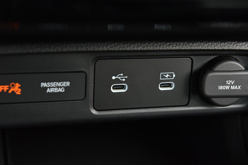 Honda Civic Hatchback Vehicle Image 16