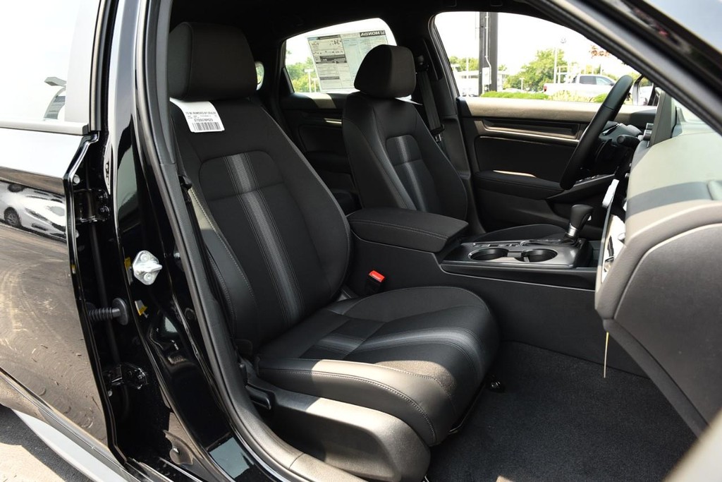 Honda Civic Hatchback Vehicle Image 21