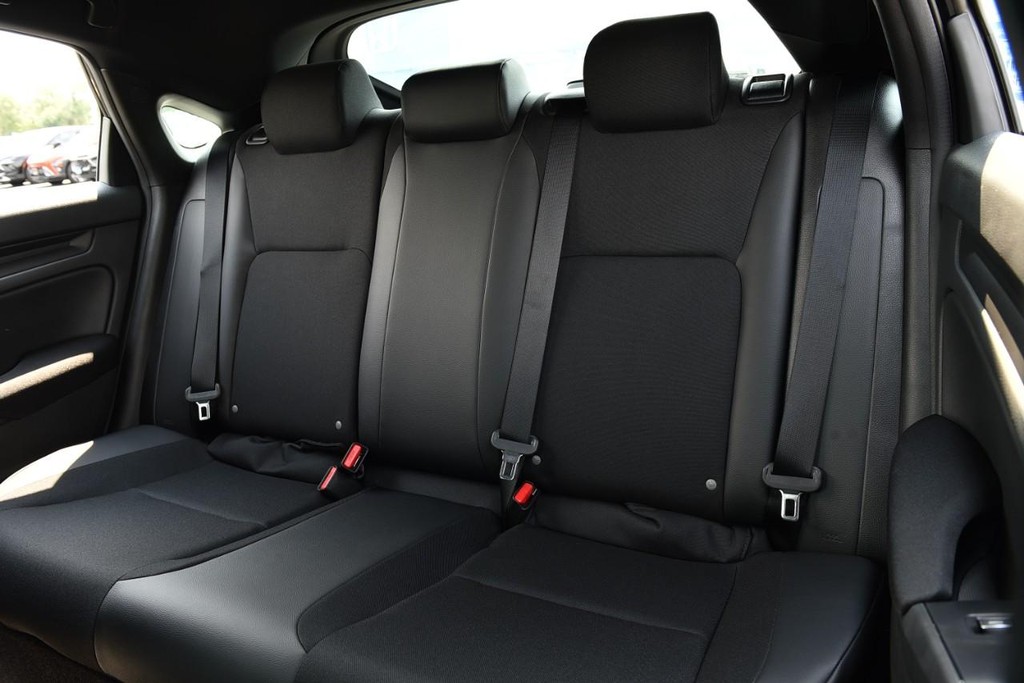 Honda Civic Hatchback Vehicle Image 22