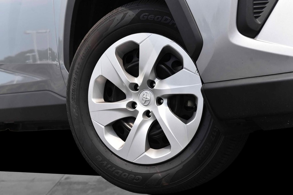 Toyota RAV4 Vehicle Image 03