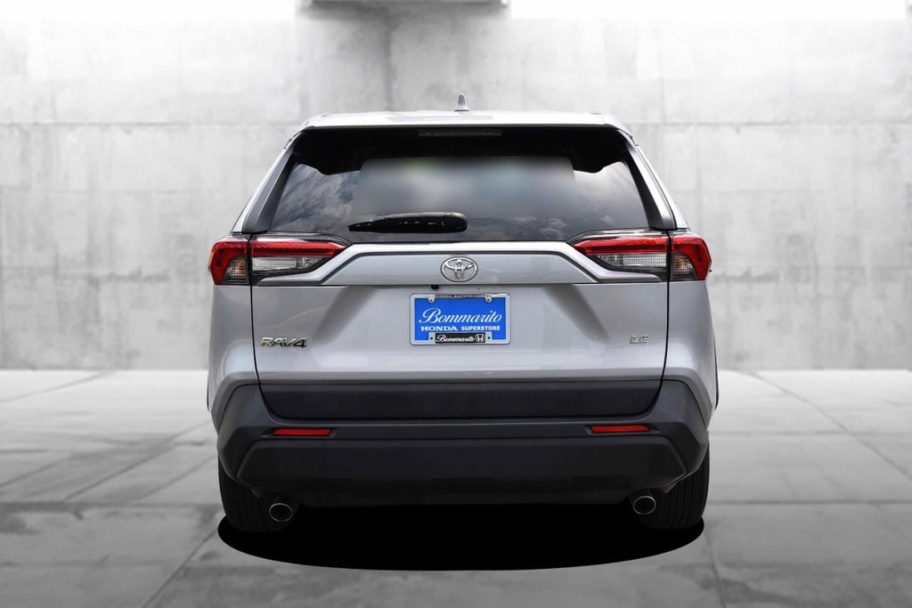 Toyota RAV4 Vehicle Image 06