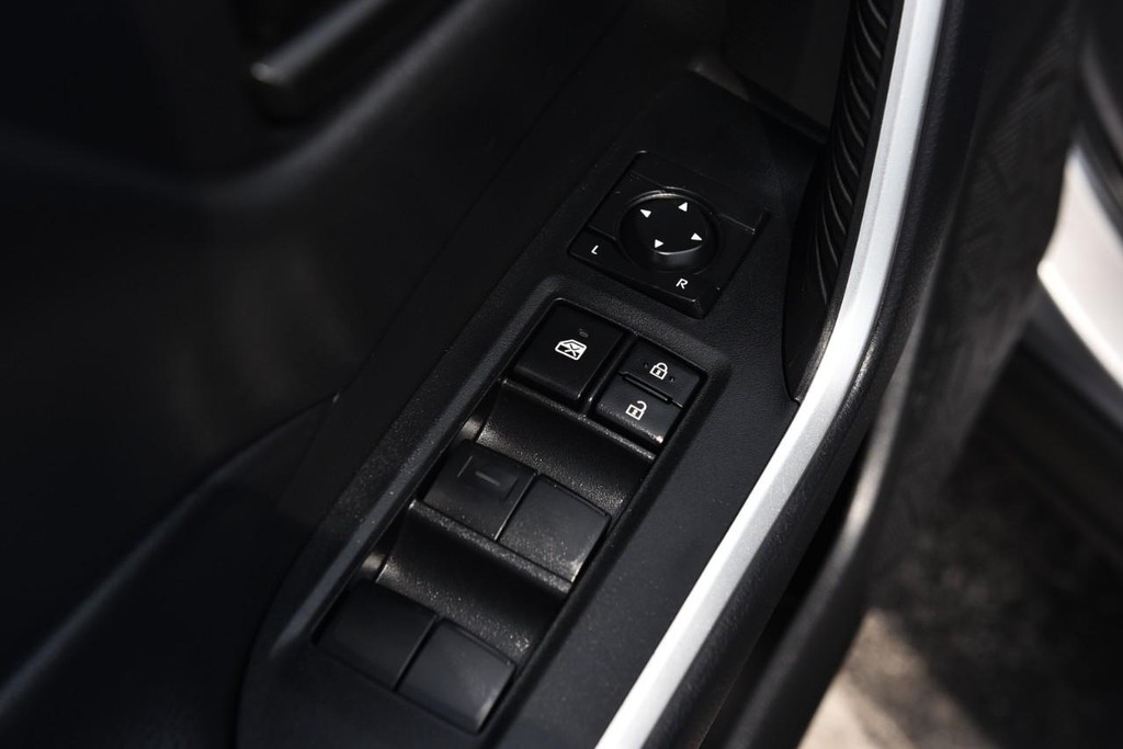 Toyota RAV4 Vehicle Image 08