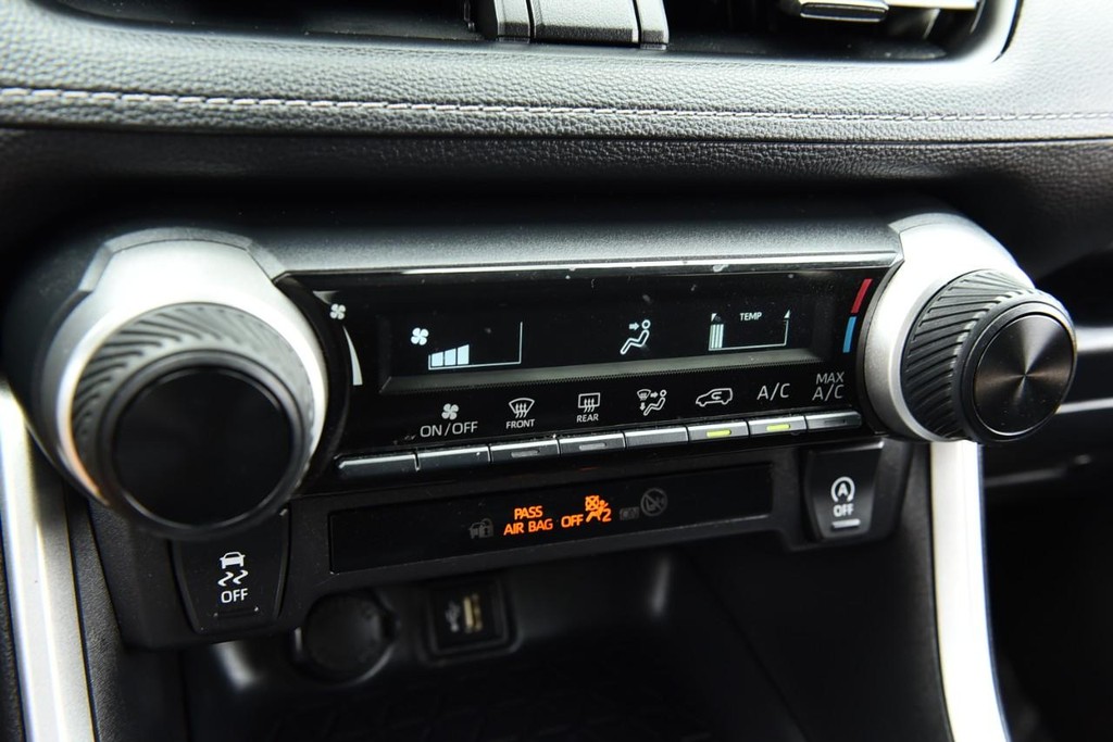 Toyota RAV4 Vehicle Image 13