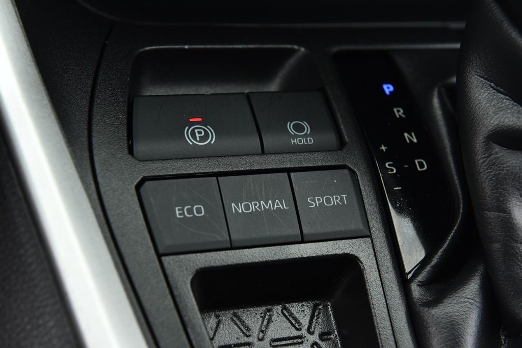 Toyota RAV4 Vehicle Image 14