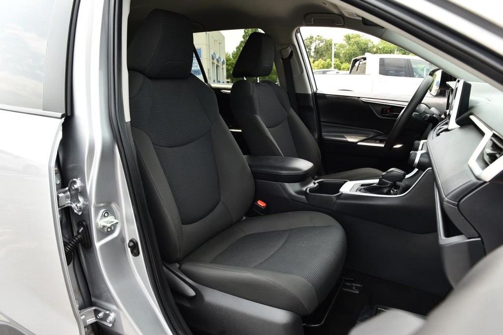 Toyota RAV4 Vehicle Image 17