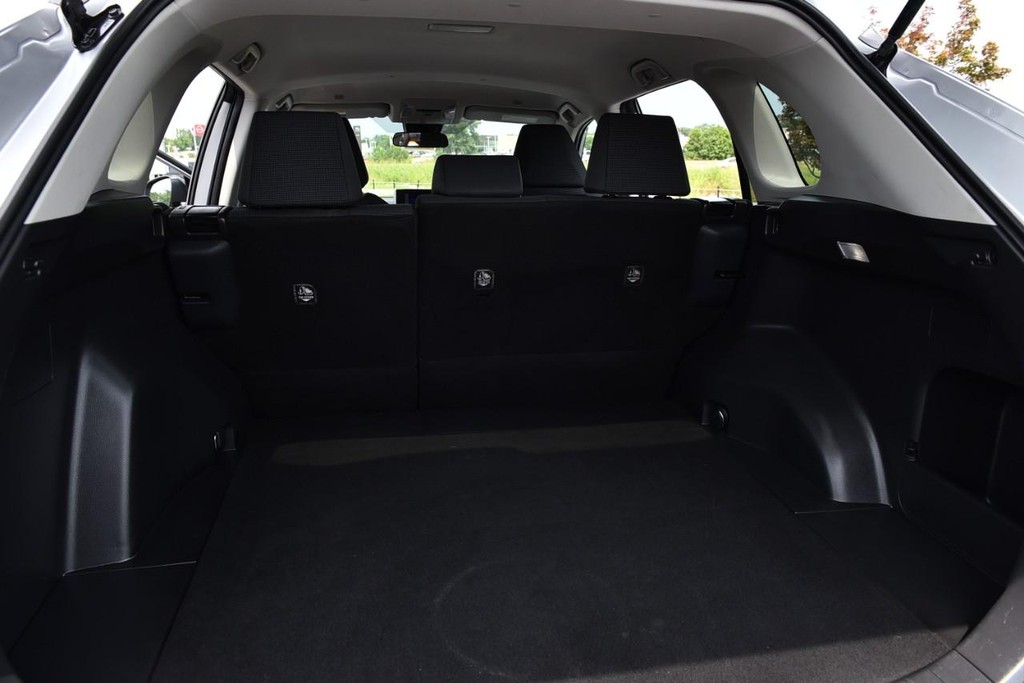 Toyota RAV4 Vehicle Image 20