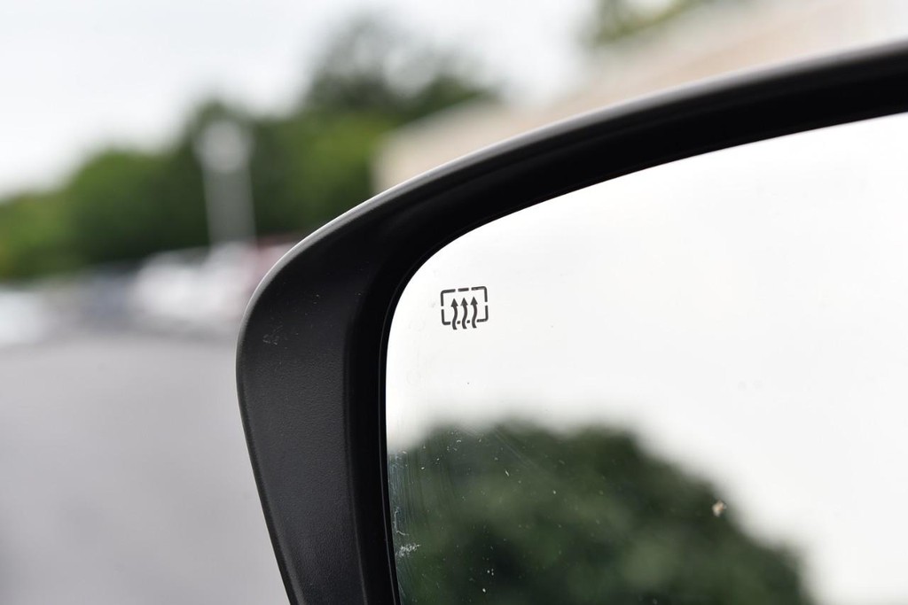 Nissan Murano Vehicle Image 11