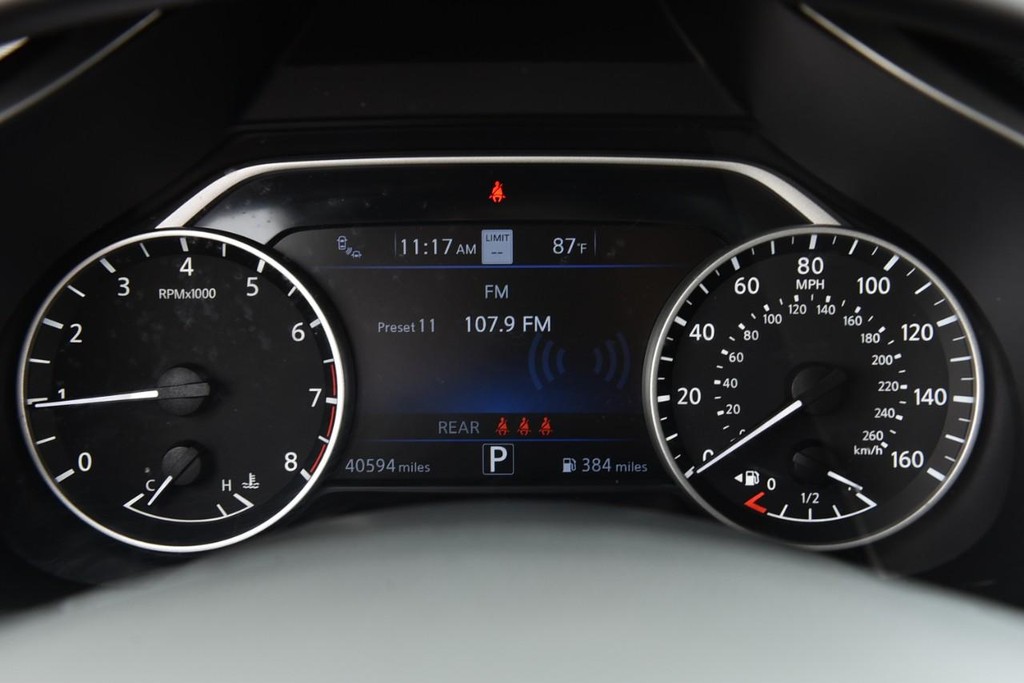 Nissan Murano Vehicle Image 13
