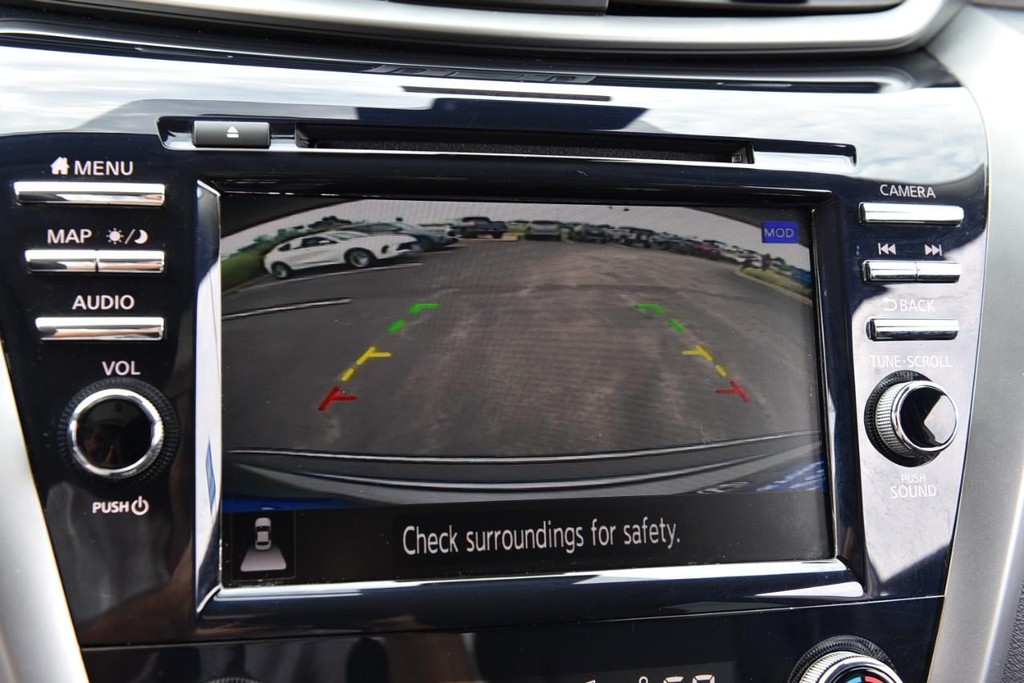 Nissan Murano Vehicle Image 16