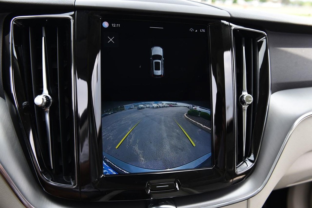 Volvo XC60 Vehicle Image 14