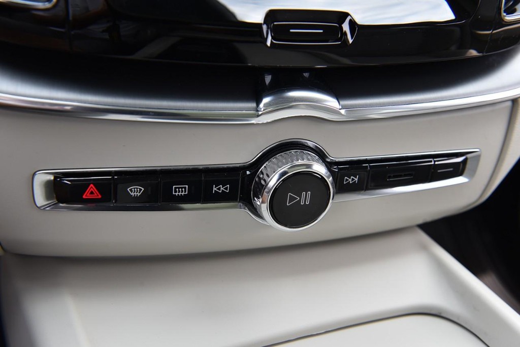Volvo XC60 Vehicle Image 16