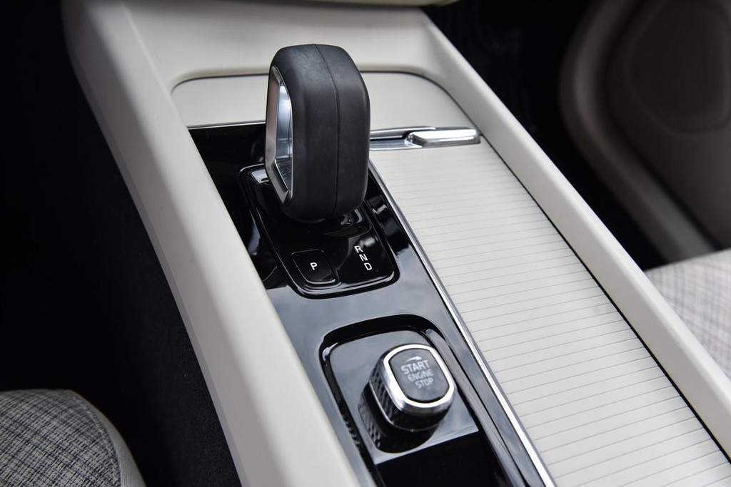 Volvo XC60 Vehicle Image 17