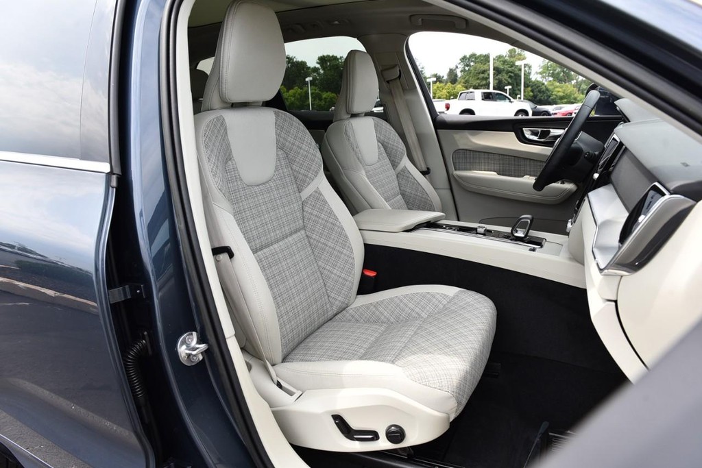 Volvo XC60 Vehicle Image 20