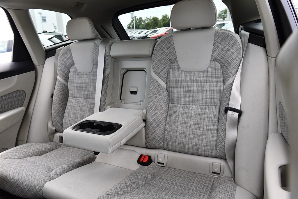 Volvo XC60 Vehicle Image 22