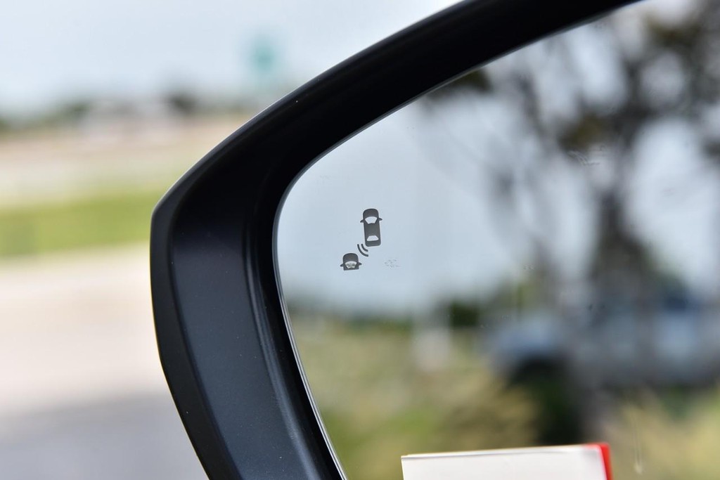 Honda Civic Hatchback Vehicle Image 09