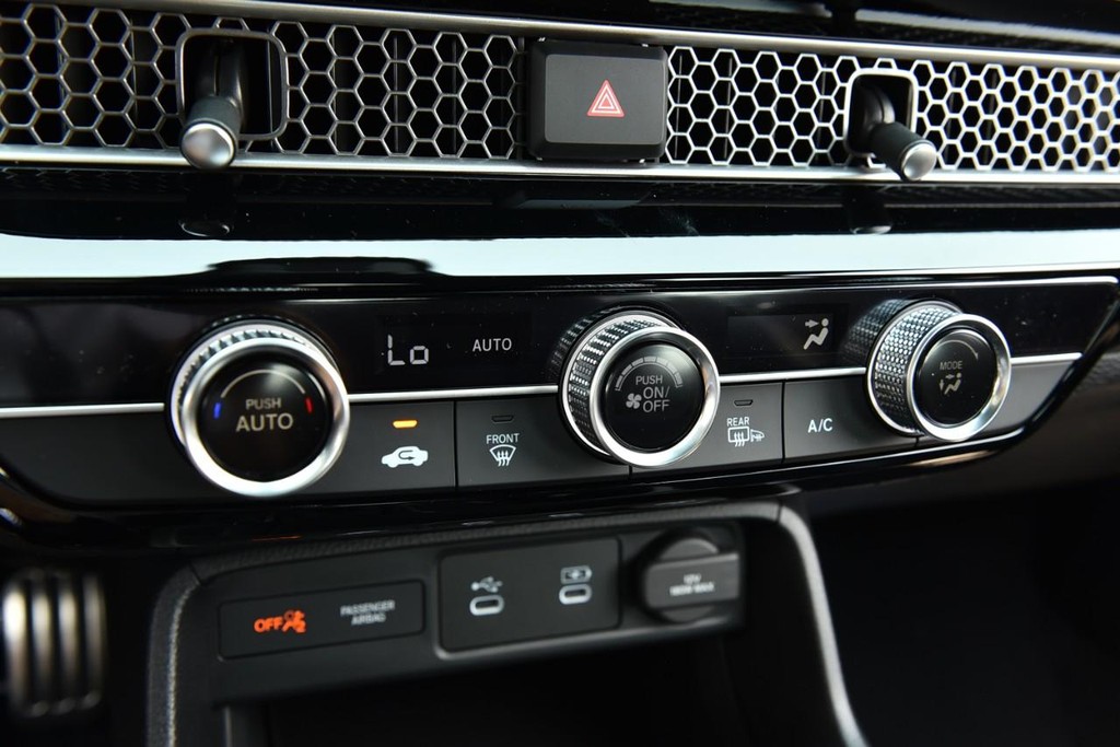 Honda Civic Hatchback Vehicle Image 15