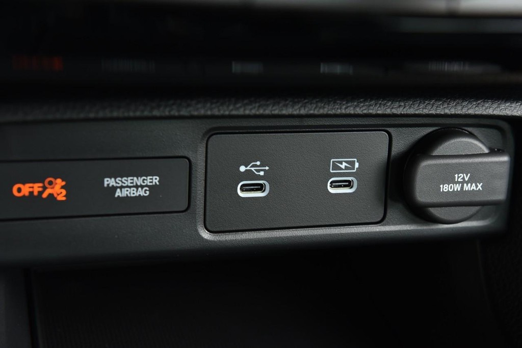 Honda Civic Hatchback Vehicle Image 16