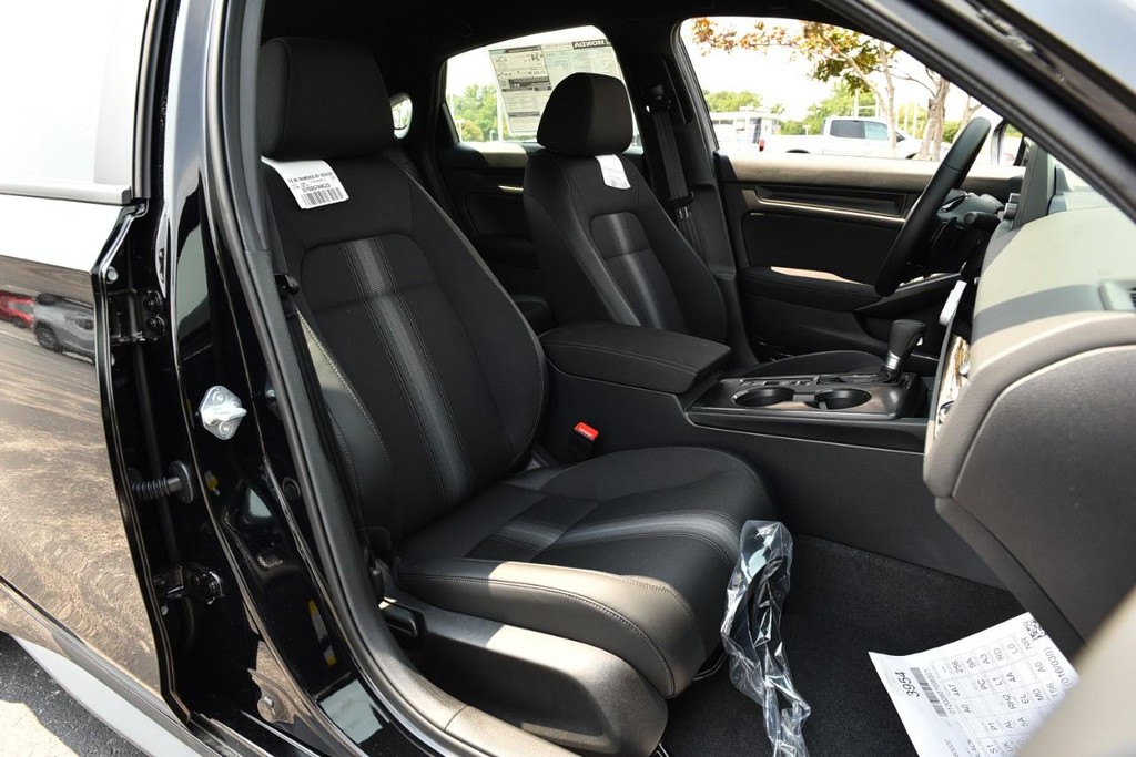 Honda Civic Hatchback Vehicle Image 21