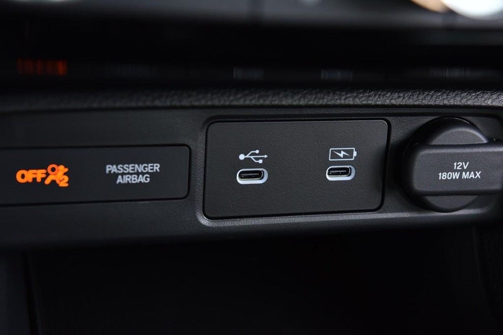 Honda Civic Hatchback Vehicle Image 16