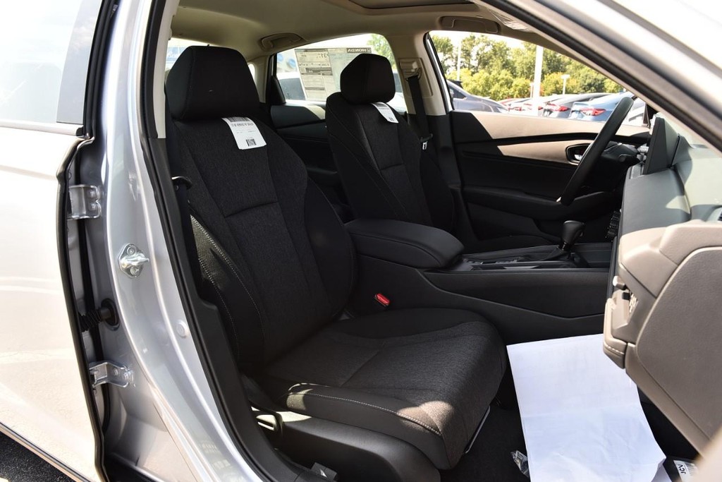 Honda Accord Sedan Vehicle Image 20
